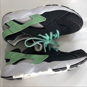 Nike Girls Preschool Huarache Run Running Shoes